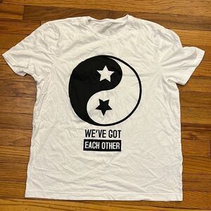 4/$25 sale Giordano white We’ve got each other tshirt L‎